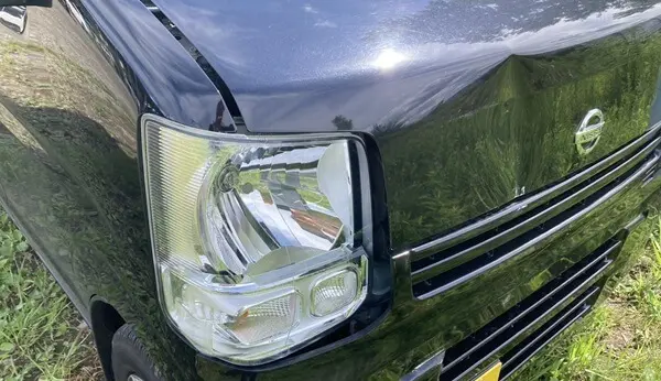 駐車している我が家の車がぶつけられ、ボンネット、前フロントバンパー、右側のヘッドライトレンズが破損