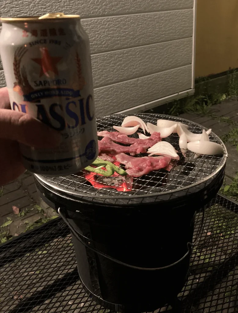 KURONOS黒七輪9号で家焼き肉を楽しむ夫婦の晩酌時間