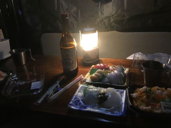 車中泊の夜の車の中