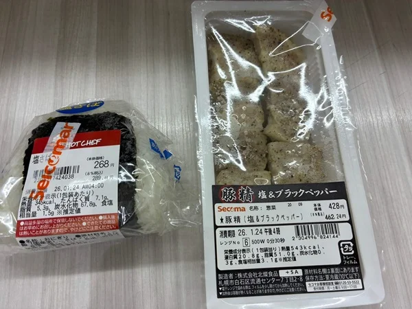 セイコーマートの鯖おにぎりと豚精