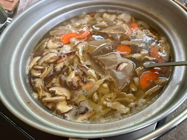豚汁を作っているところ