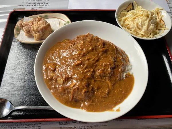 食事処おざわのカレーライスとザンギとスパサラ