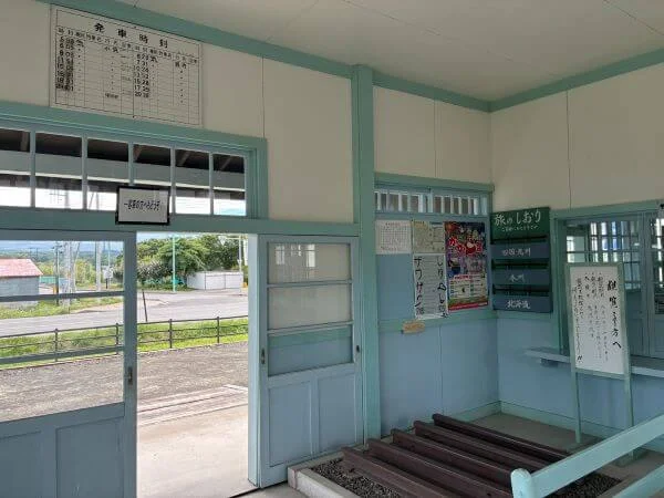 旧国鉄岩内線幌似駅の跡の駅舎内