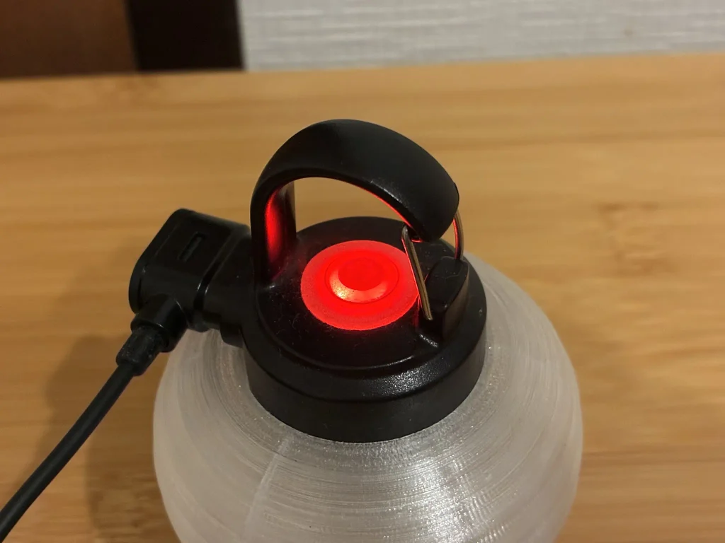 LEDLENSER ML4／ML4 Warm
赤いランプ点灯は、充電中です。